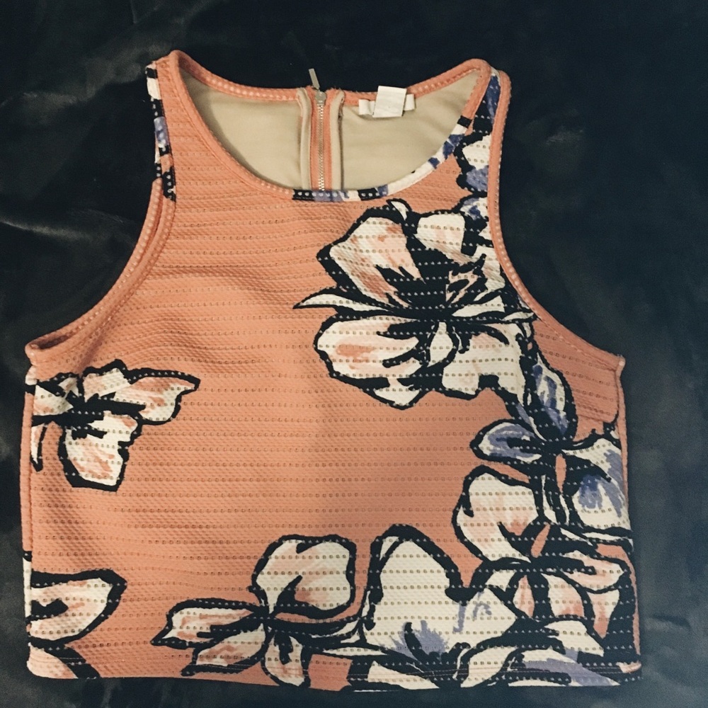 🌸Coral floral crop top Medium!! Price DROP!!